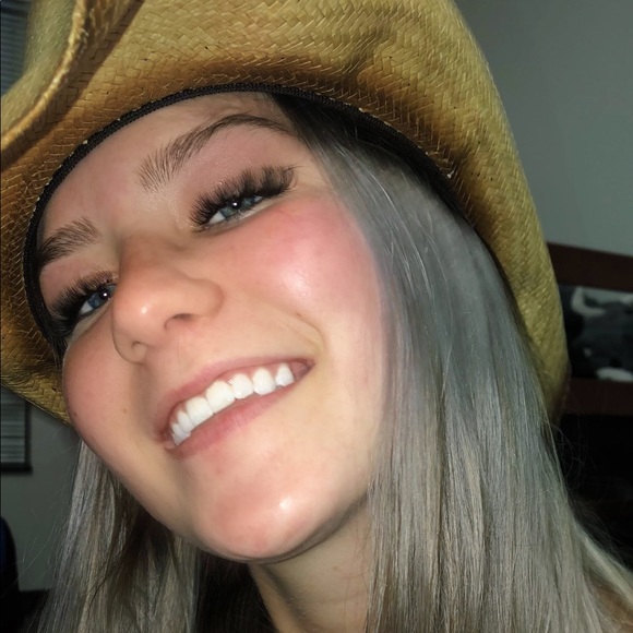 Meet your Posher, Shalyn - Picture 1 of 1